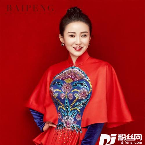风吹桃花红