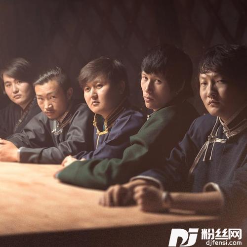 奔驰的白马