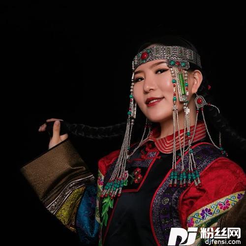 草原深处的河