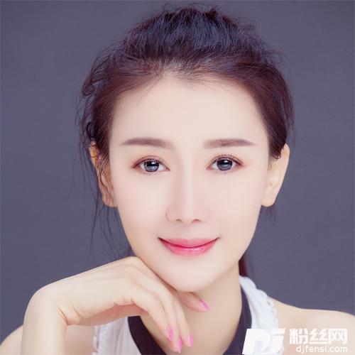 渔家姑娘在海边