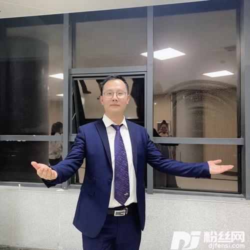 点歌的人原唱:海来阿木