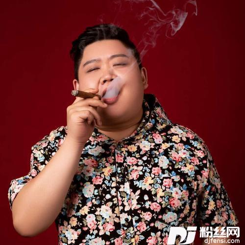 想和他她他她他喝一杯