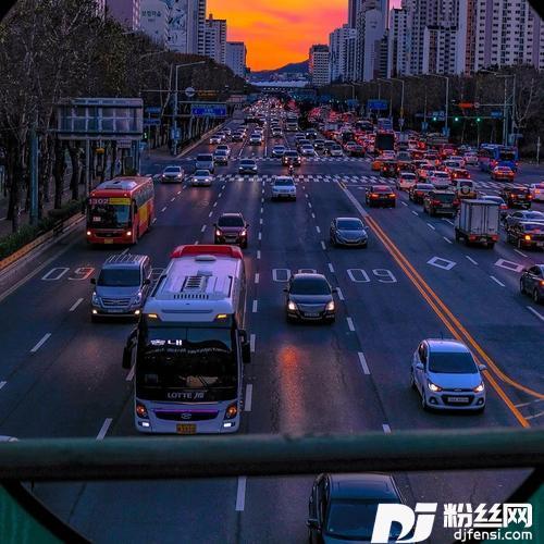 一起在house里拥吻吧