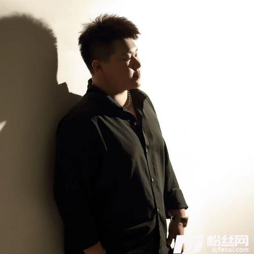 你到底爱谁cover:何龙雨