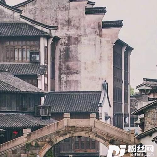 三两三烟嗓女版的专辑
