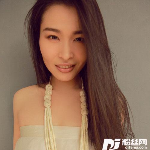 在银杏树下