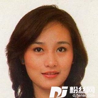 走在长堤上