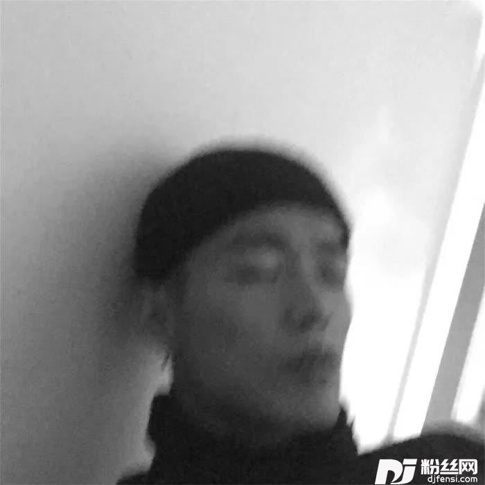她就像含苞待放的花骨朵说唱版