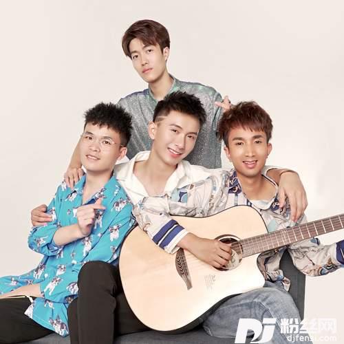 曾经心痛（温柔男声）cover:初心乐队的专辑