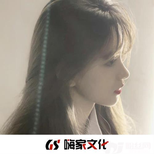 东边的山坡上有两头牛的专辑